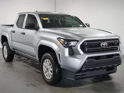 Certified 2025 Toyota Tacoma SR image 3