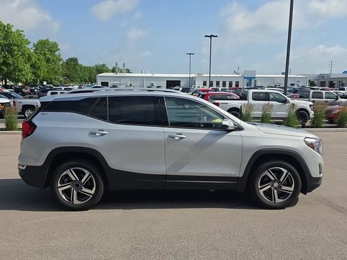 Used 2020 GMC Terrain SLT w/ Preferred Package AWD/4WD image 2