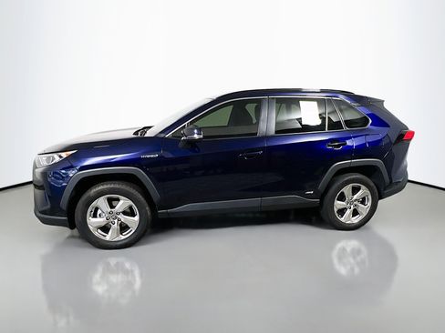 Used 2021 Toyota RAV4 XLE Premium AWD/4WD image 9