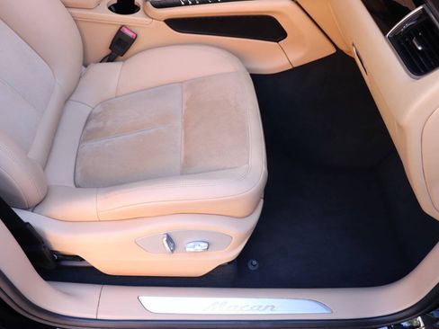 Used 2017 Porsche Macan AWD/4WD image 43
