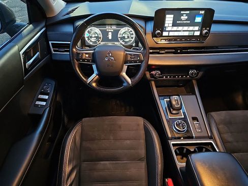 Used 2022 Mitsubishi Outlander SE image 13