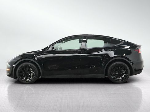 Used 2023 Tesla Model Y Long Range AWD/4WD image 2