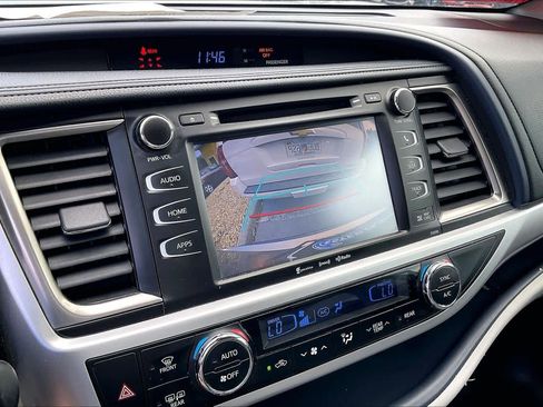 Used 2019 Toyota Highlander XLE image 21