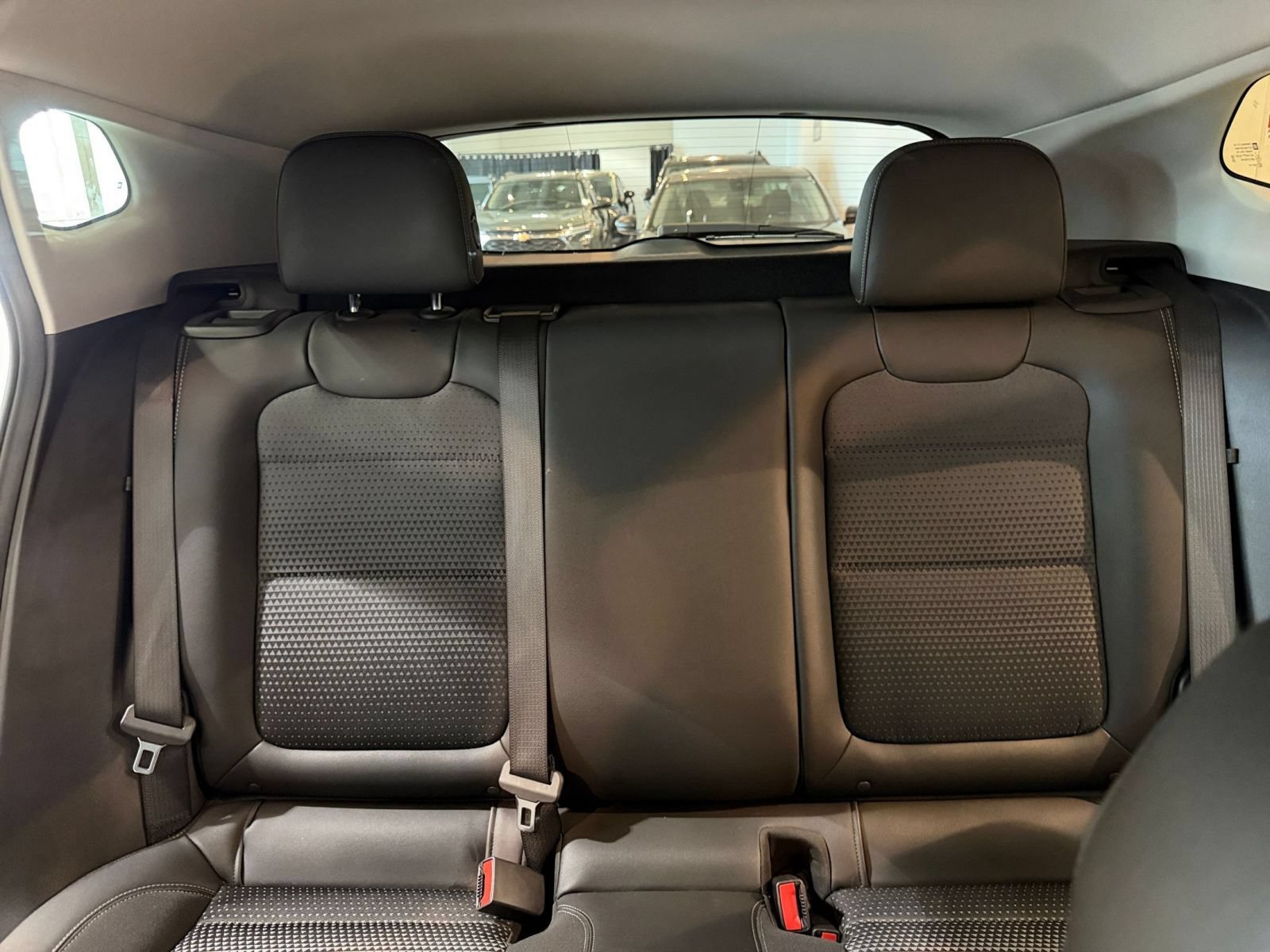 Used 2025 Chevrolet Trax LT w/ LT Convenience Package FWD image 36