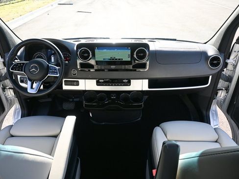 Used 2021 Mercedes-Benz Sprinter 2500 image 17