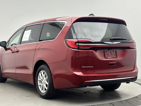 Used 2026 Chrysler Pacifica Select FWD image 4