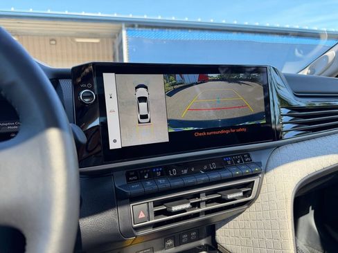 Used 2025 Toyota Camry XLE AWD/4WD image 18