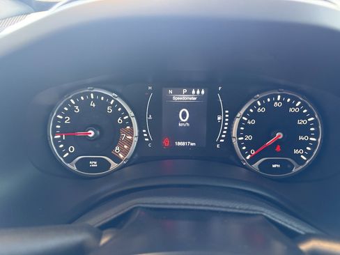 Used 2019 Jeep Renegade Latitude FWD image 14