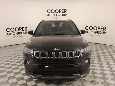 Used 2025 Jeep Compass Latitude image 8