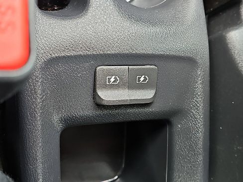 Used 2020 Nissan Kicks SV image 23