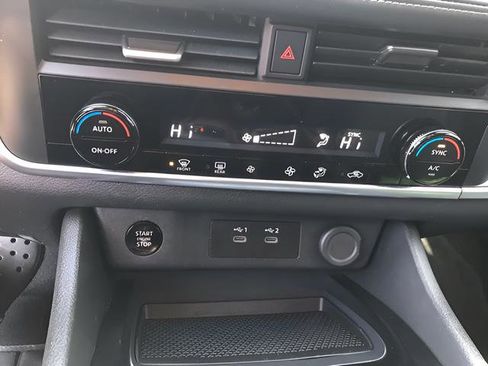 Used 2024 Nissan Rogue SV image 21