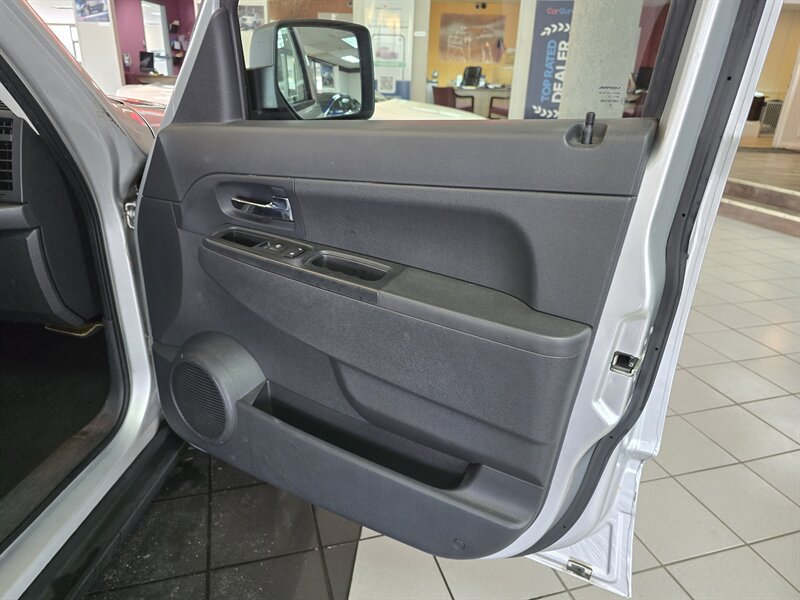 Used 2009 Jeep Liberty Sport w/ Popular Equipment Group AWD/4WD image 13
