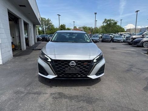 Used 2023 Nissan Altima 2.5 SR FWD image 7