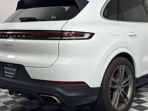 Certified 2024 Porsche Cayenne AWD/4WD image 28