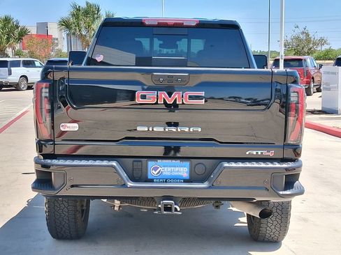 Used 2025 GMC Sierra 2500 AT4 w/ AT4 Preferred Package AWD/4WD image 5