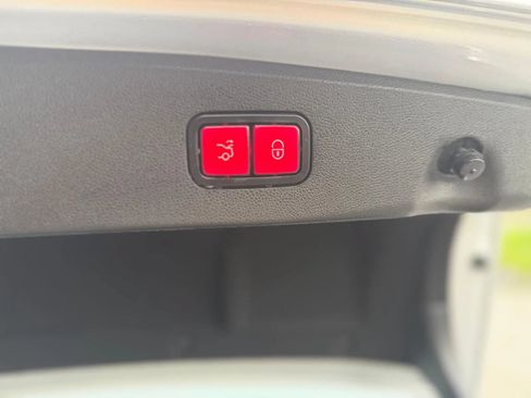 Used 2014 Mercedes-Benz E 550 4MATIC Sedan w/ Premium 1 Package image 11
