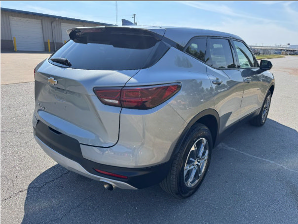 Used 2025 Chevrolet Blazer LT FWD image 15