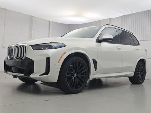 Used 2025 BMW X5 sDrive40i w/ M Sport Package RWD image 1