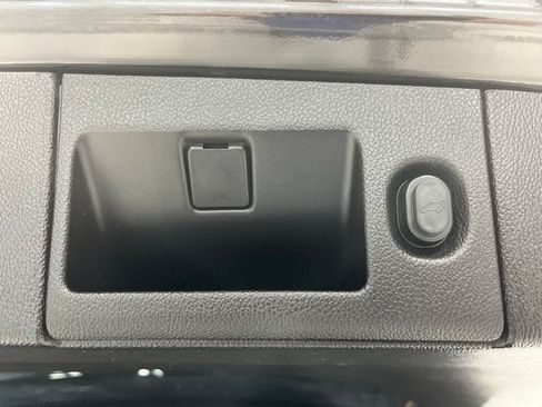 Used 2017 GMC Yukon Denali w/ Open Road Package AWD/4WD image 45