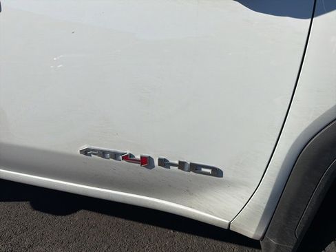 Used 2025 GMC Sierra 2500 AT4 image 4