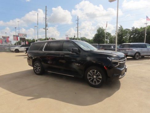 Used 2021 Chevrolet Suburban LT w/ LT Signature Package RWD image 6