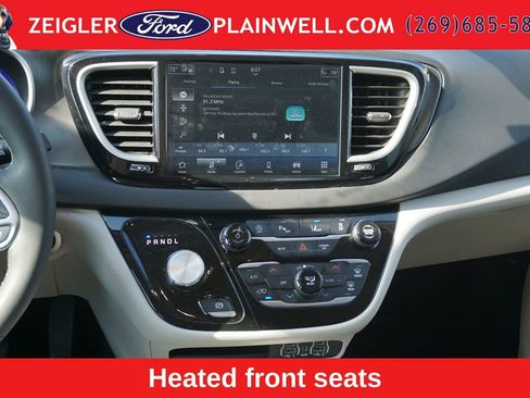 Used 2024 Chrysler Pacifica Touring-L FWD image 17