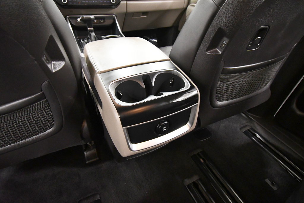 Certified 2025 Kia Carnival FWD image 16