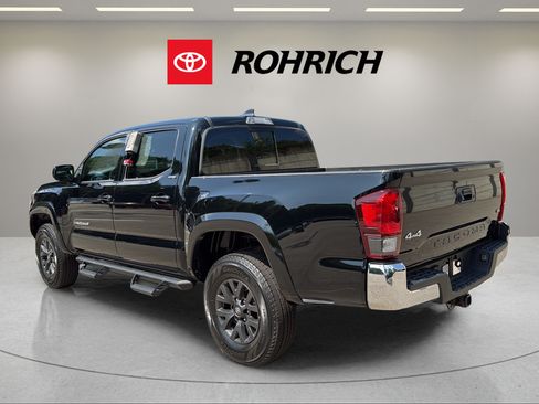 Used 2023 Toyota Tacoma SR5 AWD/4WD image 8