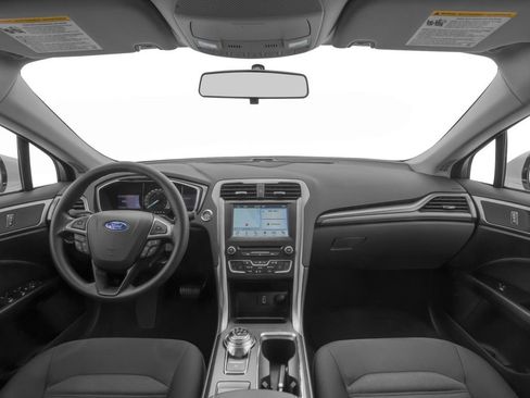 Used 2017 Ford Fusion SE w/ Fusion SE Technology Package FWD image 6