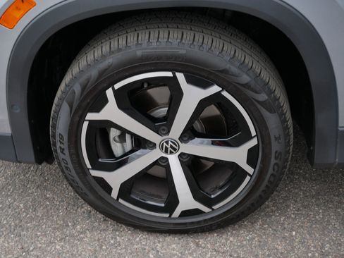 Certified 2025 Volkswagen Tiguan SE AWD/4WD image 15