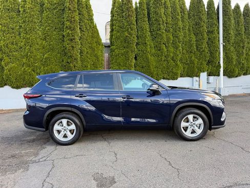 Certified 2025 Toyota Highlander LE image 11