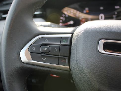 Used 2024 Jeep Compass Latitude image 18