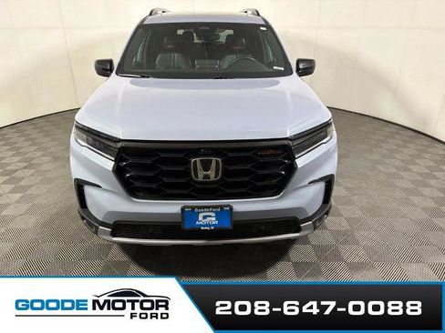 Used 2024 Honda Pilot TrailSport image 3
