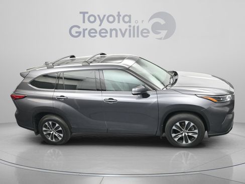 Certified 2021 Toyota Highlander XLE AWD/4WD image 18