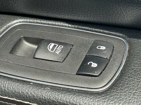 Used 2024 RAM 1500 Laramie AWD/4WD image 37