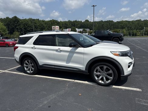 Used 2020 Ford Explorer Platinum w/ Premium Technology Package AWD/4WD image 4