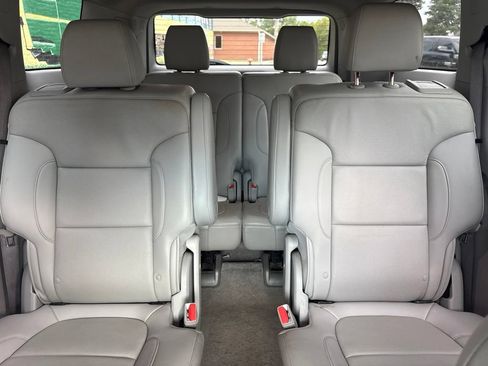 Used 2021 GMC Acadia SLT w/ LPO, Floor Liner Package FWD image 22