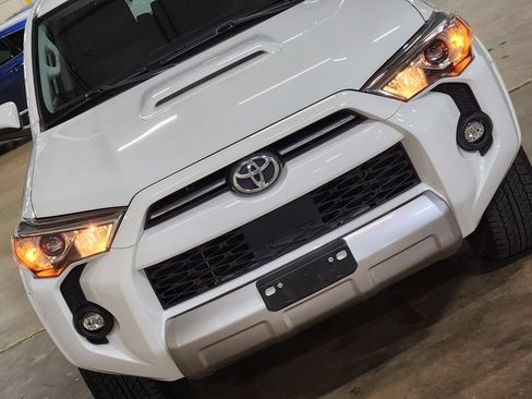 Used 2021 Toyota 4Runner TRD Off-Road Premium AWD/4WD image 17