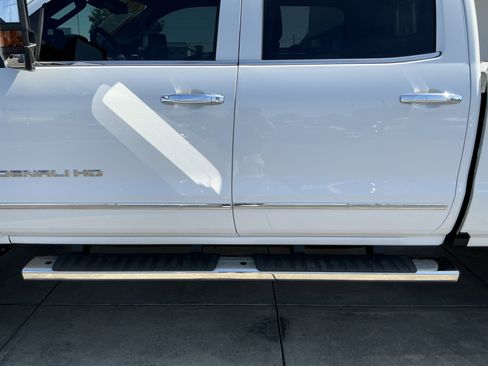 Used 2019 GMC Sierra 2500 Denali w/ Duramax Plus Package AWD/4WD image 31