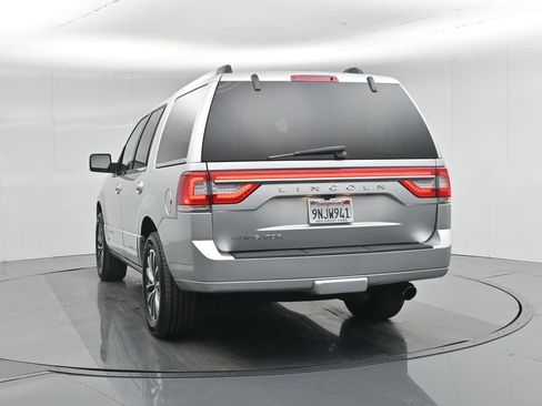 Used 2017 Lincoln Navigator Select RWD image 12