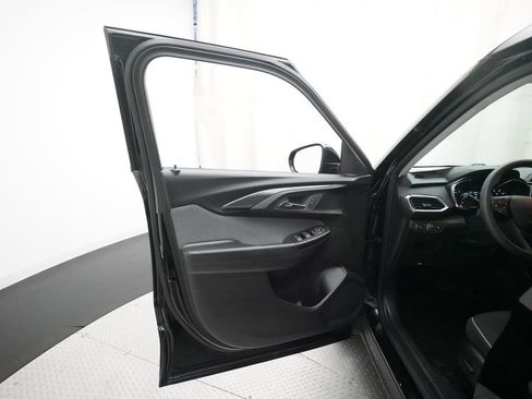 Used 2023 Chevrolet TrailBlazer LT FWD image 27