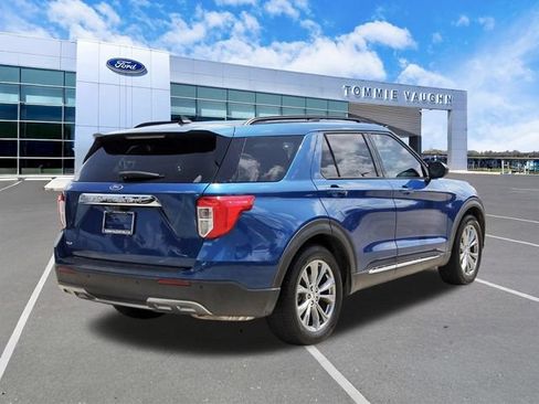 Used 2022 Ford Explorer XLT w/ Equipment Group 202A RWD image 4