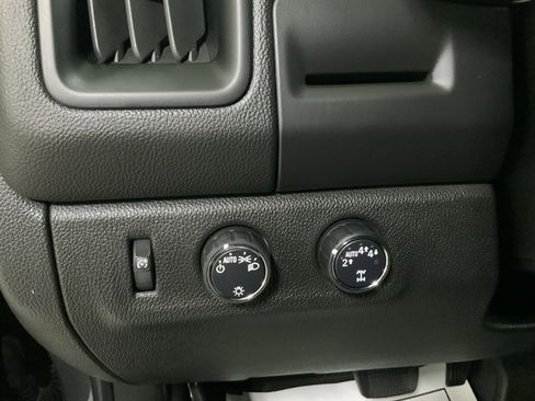 Used 2017 Chevrolet Colorado LT AWD/4WD image 25