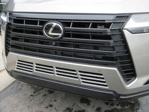 Used 2026 Lexus GX 550 w/ Accessory Package (2T) image 15