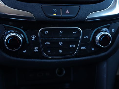 Used 2023 Chevrolet Equinox Premier image 13