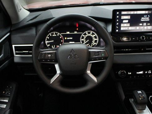 New 2026 Mitsubishi Outlander SE image 21