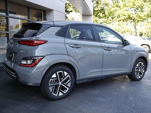 Used 2023 Hyundai Kona SE w/ Cargo Package FWD image 7