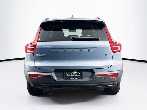 Used 2023 Volvo XC40 B4 Plus FWD image 7