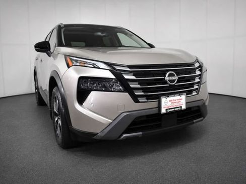 Certified 2025 Nissan Rogue SL w/ SL Premium Package AWD/4WD image 3