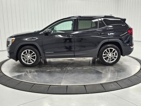 Used 2022 GMC Terrain SLT AWD/4WD image 2